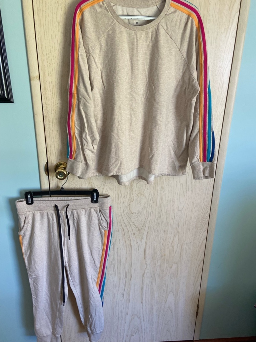 TORRID Everyday Active Fleece Heather Oatmeal Rainbow Stripe Set Sz 00 US 10 M/L - Picture 2 of 11
